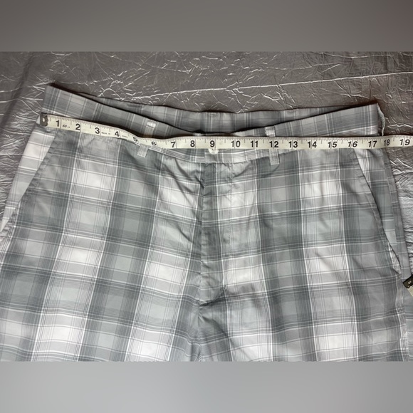 Ben Hogan Performance 100% polyester white & gray flat front plaid shorts - Picture 11 of 12